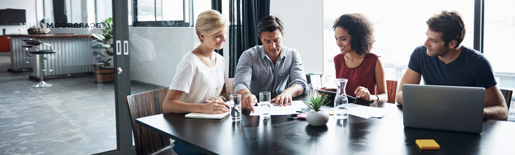 Shot of a group of coworkers in a boardroom meetinghttp://195.154.178.81/DATA/i_collage/pu/shoots/805870.jpg