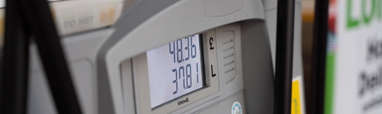 Close-up of UK gas pump screen showing price and liters.